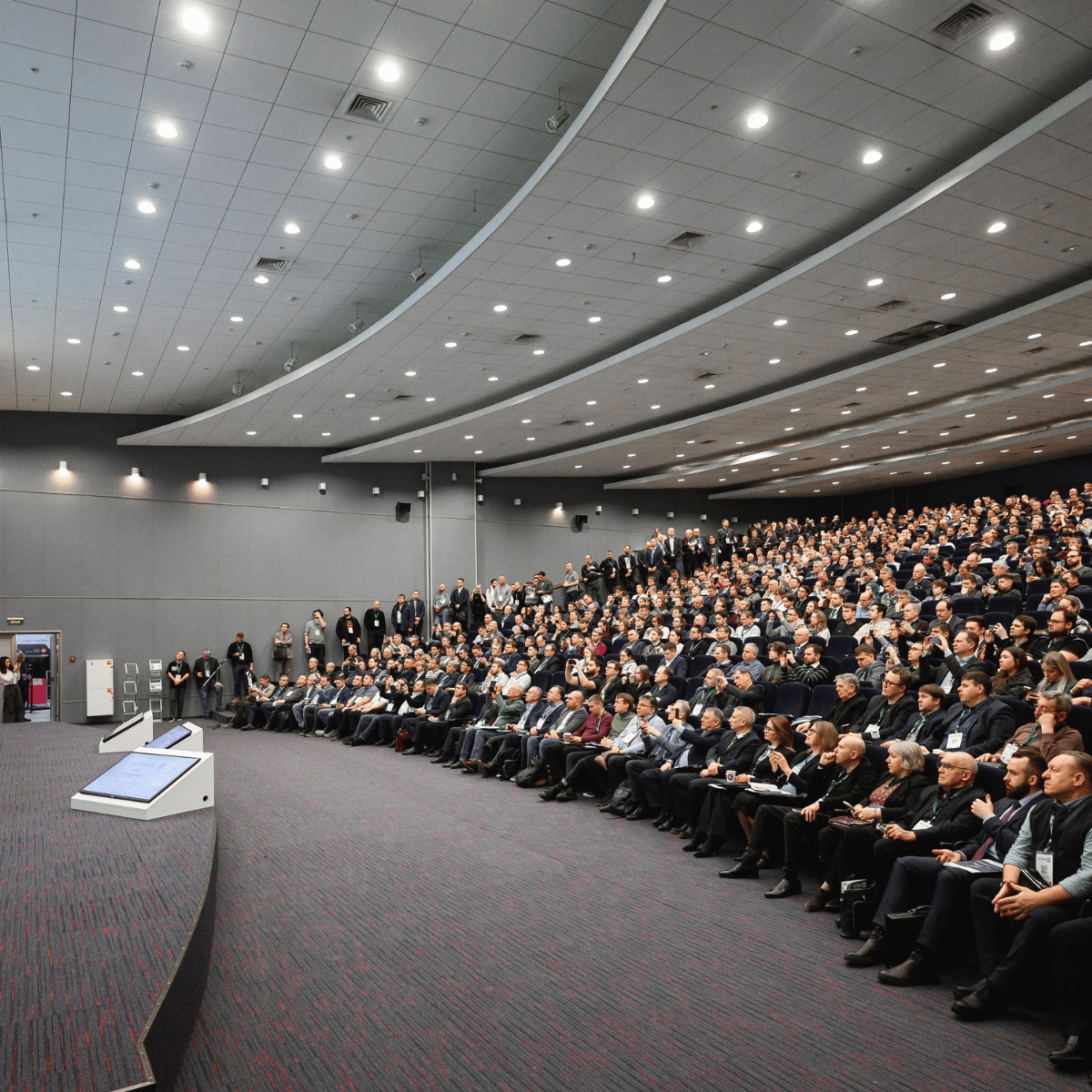 Auditorio grande estilo anfiteatro